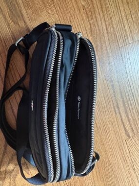 lululemon athletica Black Double-Zip Camera Bag like new!